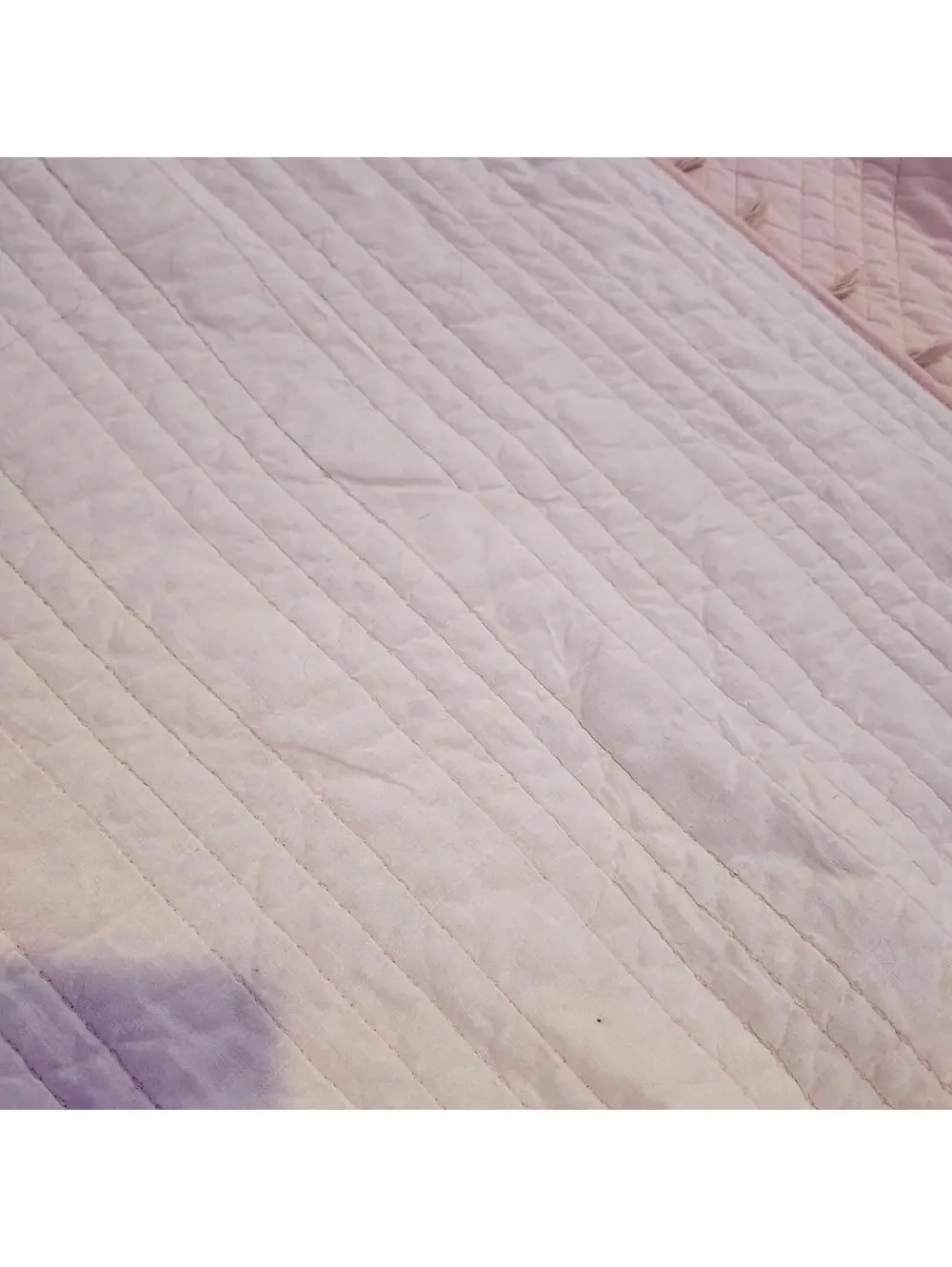 August & Leo Home Quilt Lightweight Bedding Blanket Pink Tassel Trim 108x90 King